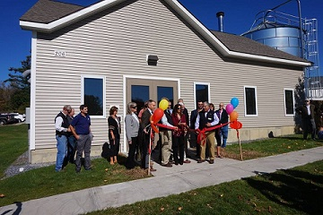 Applgate apartment ribbon cutting